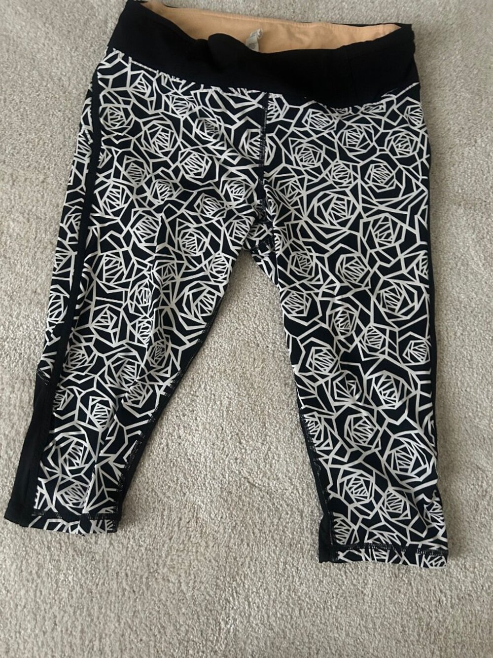 Lululemon capri leggings, size 10